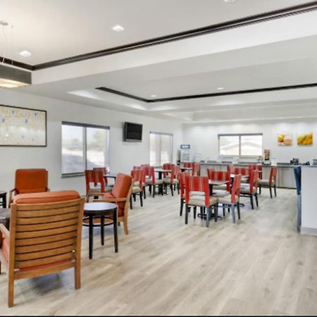 Comfort Suites Pecos Bagian luar foto