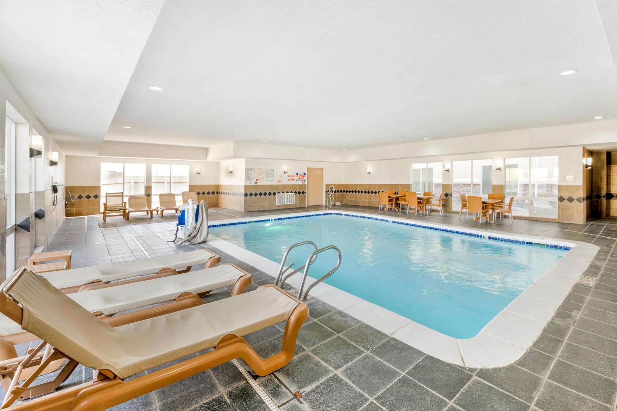 Comfort Suites Pecos Bagian luar foto